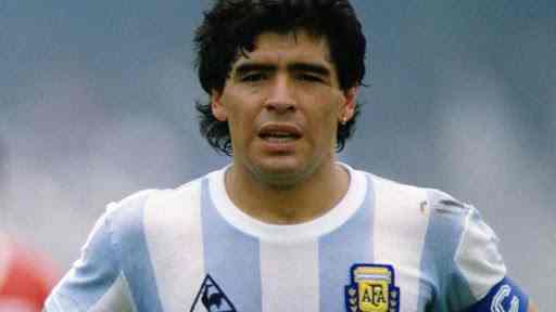 Diego Maradona tendrá su estatua en Lanús