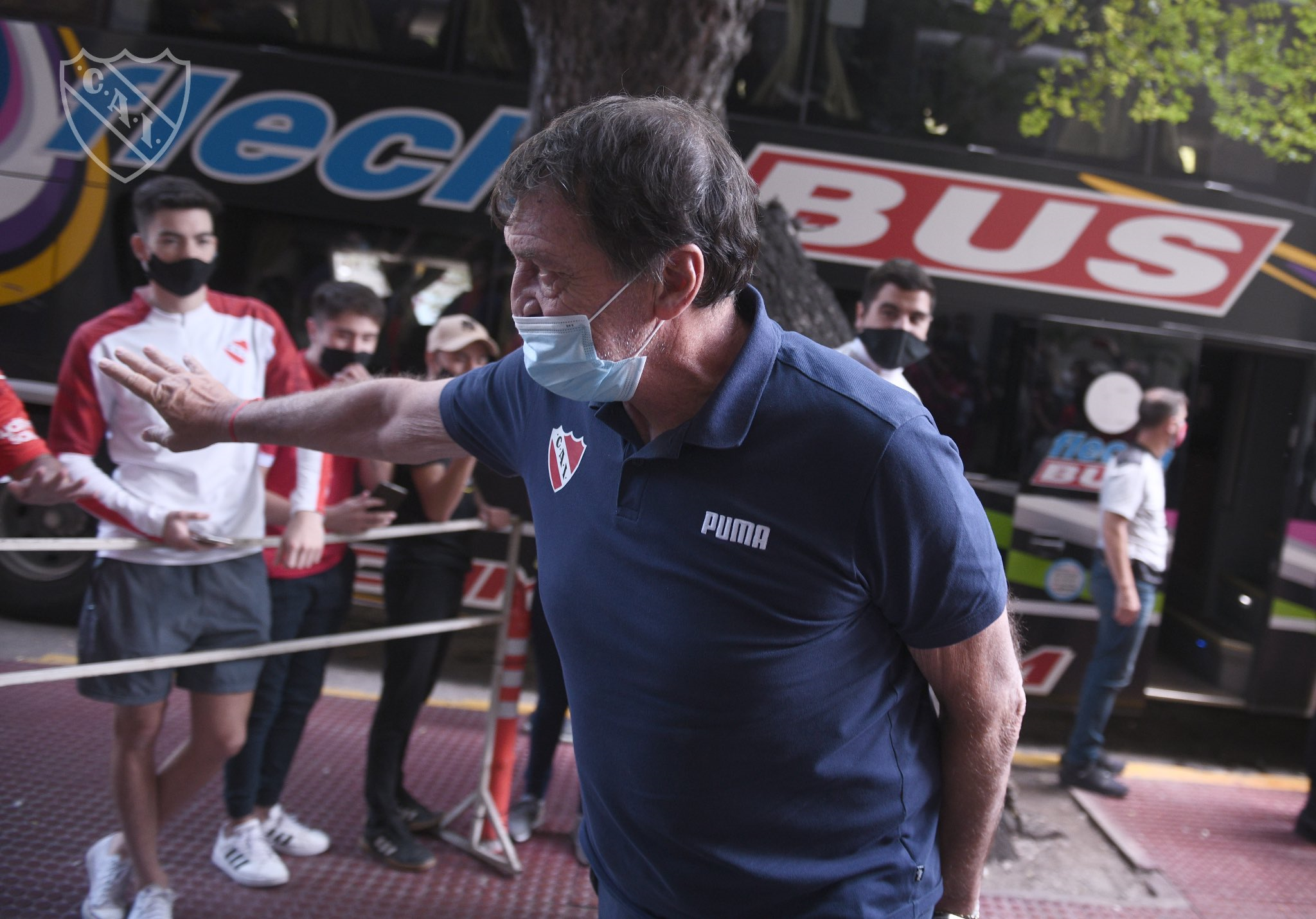Julio Falcioni reapareció tras su recuperación y agradeció al hincha
