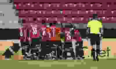 El futbolista de Independiente que terminó el partido con una molestia