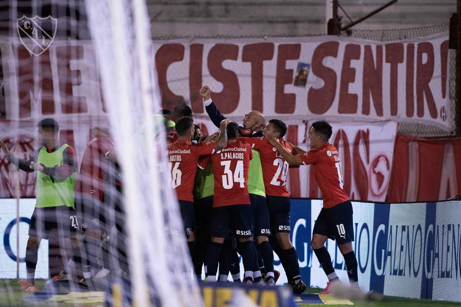 Independiente va en búsqueda de la semifinal del torneo local 
