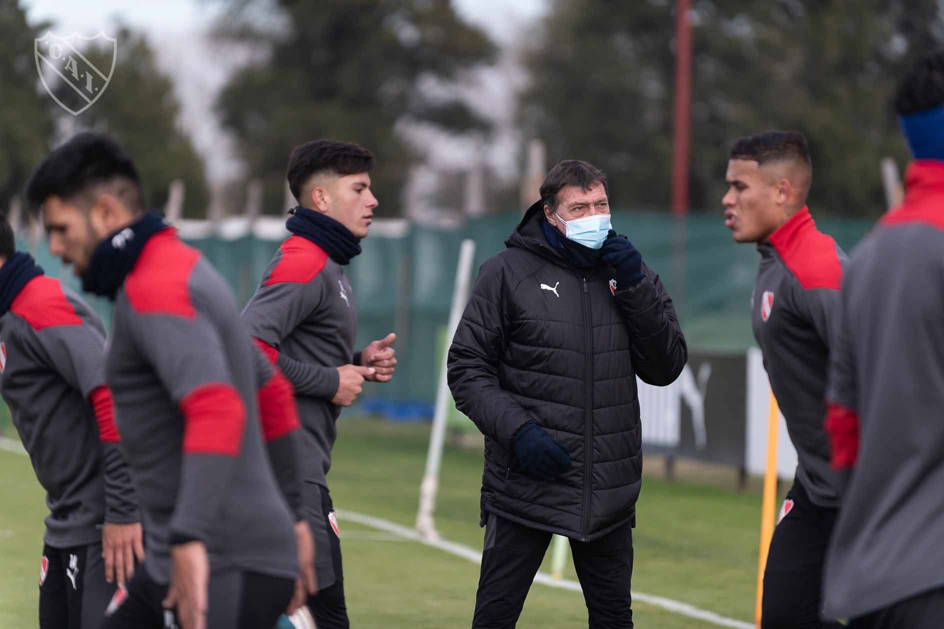 Julio Falcioni sabe que puede perder a un jugador de su gusto