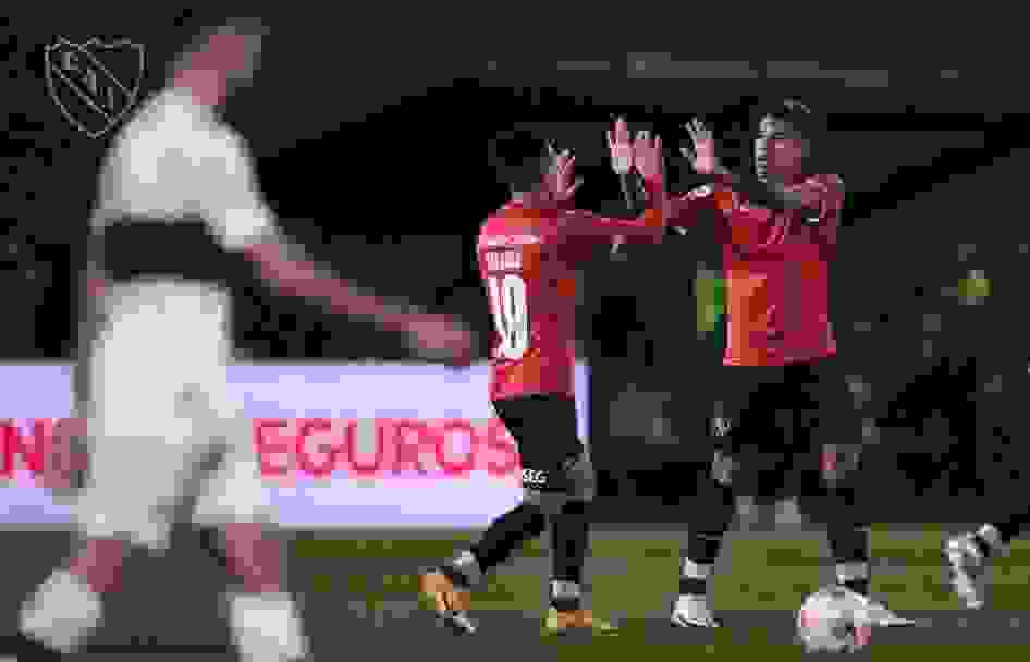 Andrés Roa clavó otro golazo para el empate del Rojo