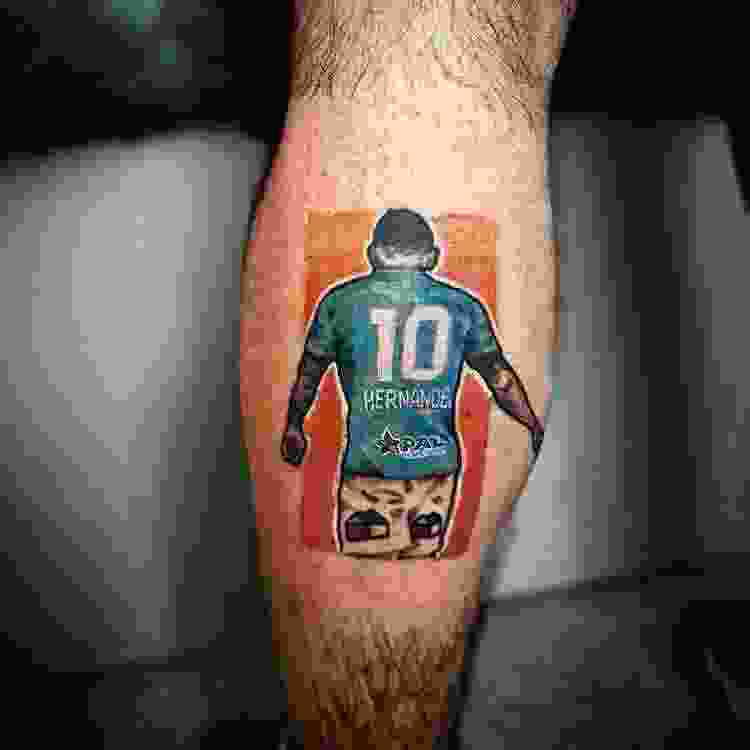El tatuaje que un fanático se hizo con la imagen del Tucu Hernández, el ex jugador de Independiente