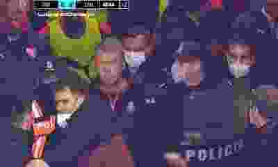 ¡Intervino la policía!: Forcejeos y máxima tensión en el final del primer tiempo entre Independiente y Lanús
