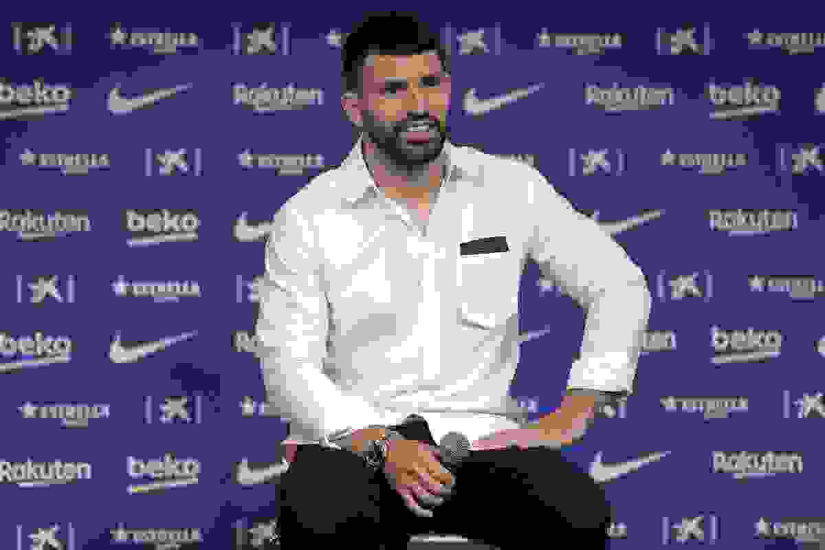El Kun Agüero aun no pudo hacer su presentación oficial con su nueva camiseta y los hinchas cuentan cuantos días faltan para verlo en acción.