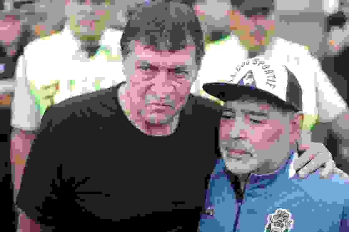 Julio Falcioni se detuvo un instante para recordar a Maradona luego del triunfo ante el Xeneize.