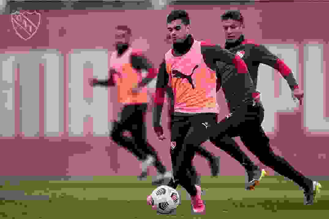 Alan Soñora volvió a entrenar a la par de sus compañeros y Julio Falcioni podría darle pista y mandarlo a la cancha el próximo domingo.