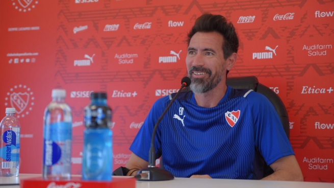 Eduardo Domínguez aseguró que Carlos Bianchi está “muy pendiente de lo que pasa en Independiente”