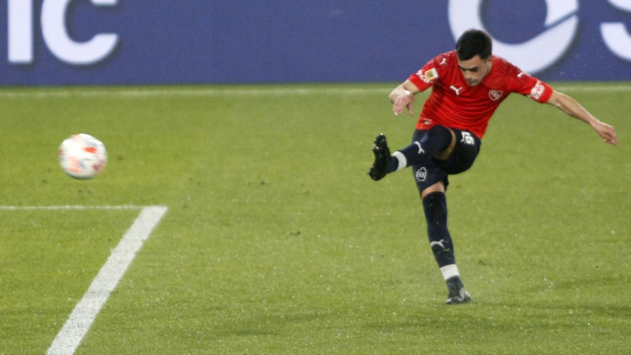 En el último partido entre Independiente y Colón, Alan Soñora marcó un golazo de tiro libre.