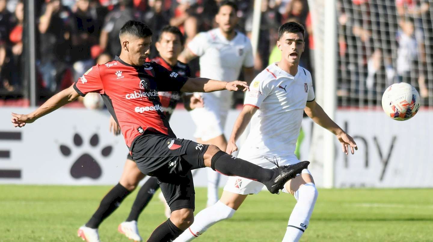 Colón e Independiente empataron 2 a 2 en su último enfrentamiento.