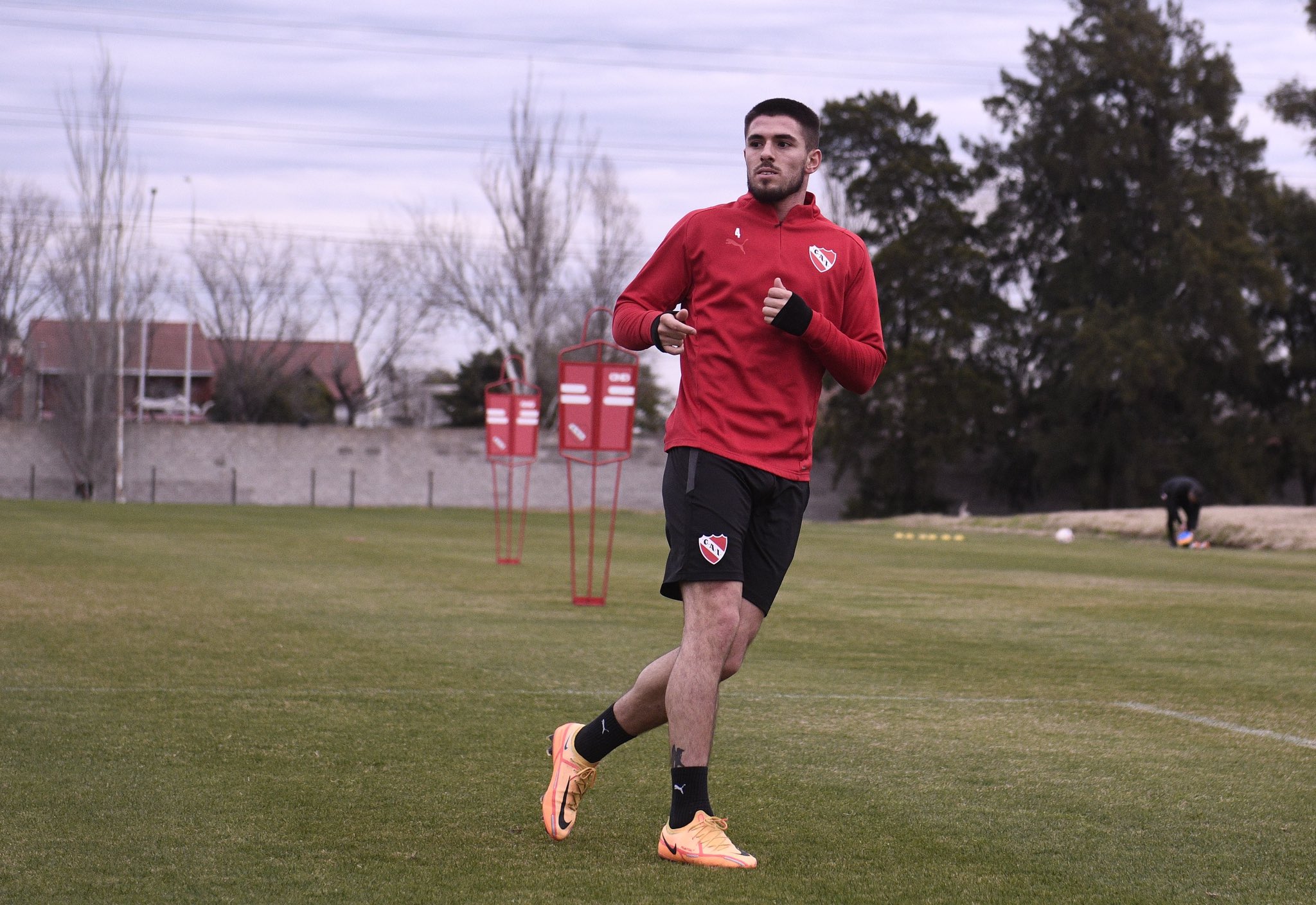Edgar Elizalde ya está habilitado y podría debutar en Independiente.