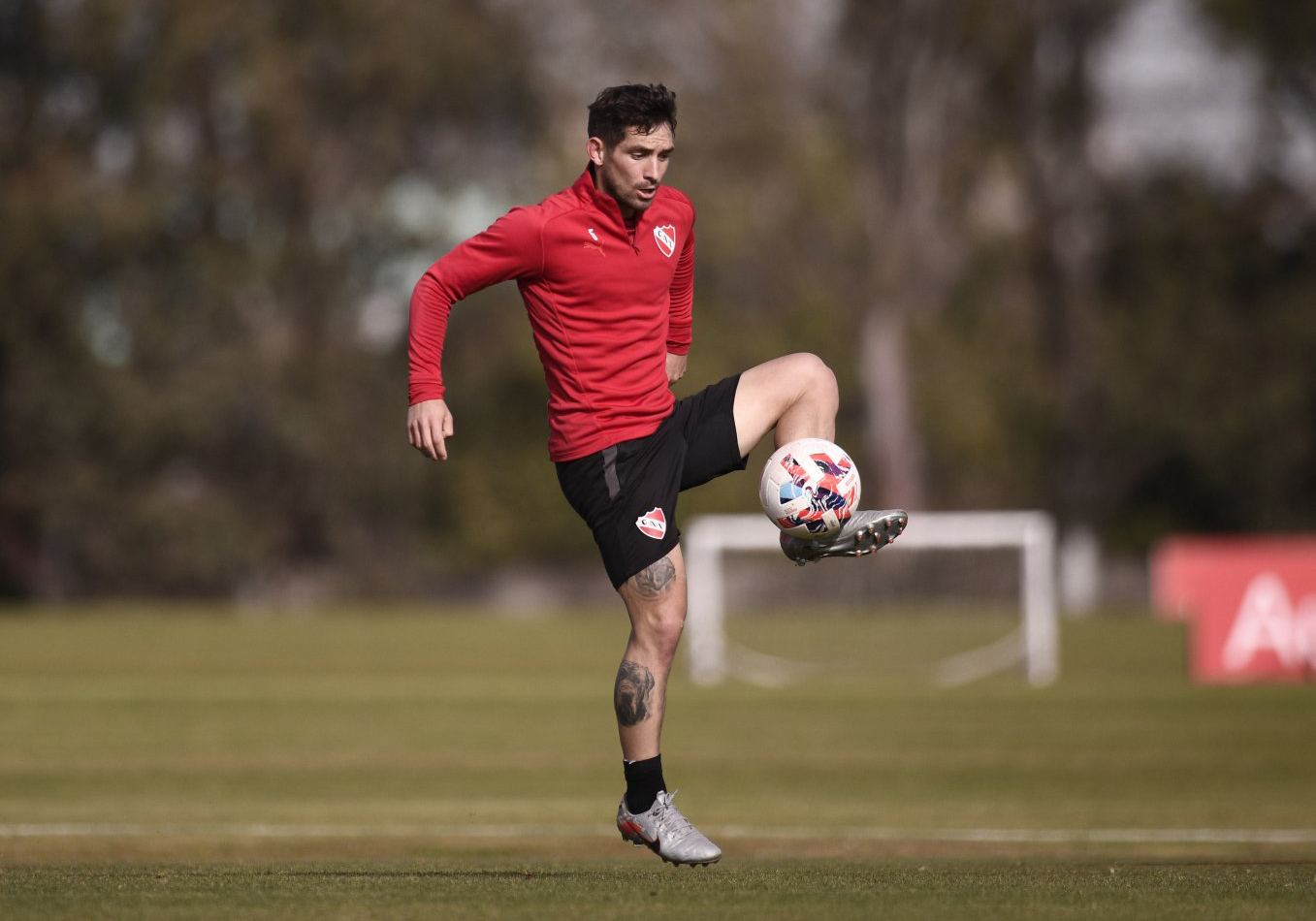 Lucas Rodríguez volvió a entrenar con normalidad y volverá a ser titular en Independiente.