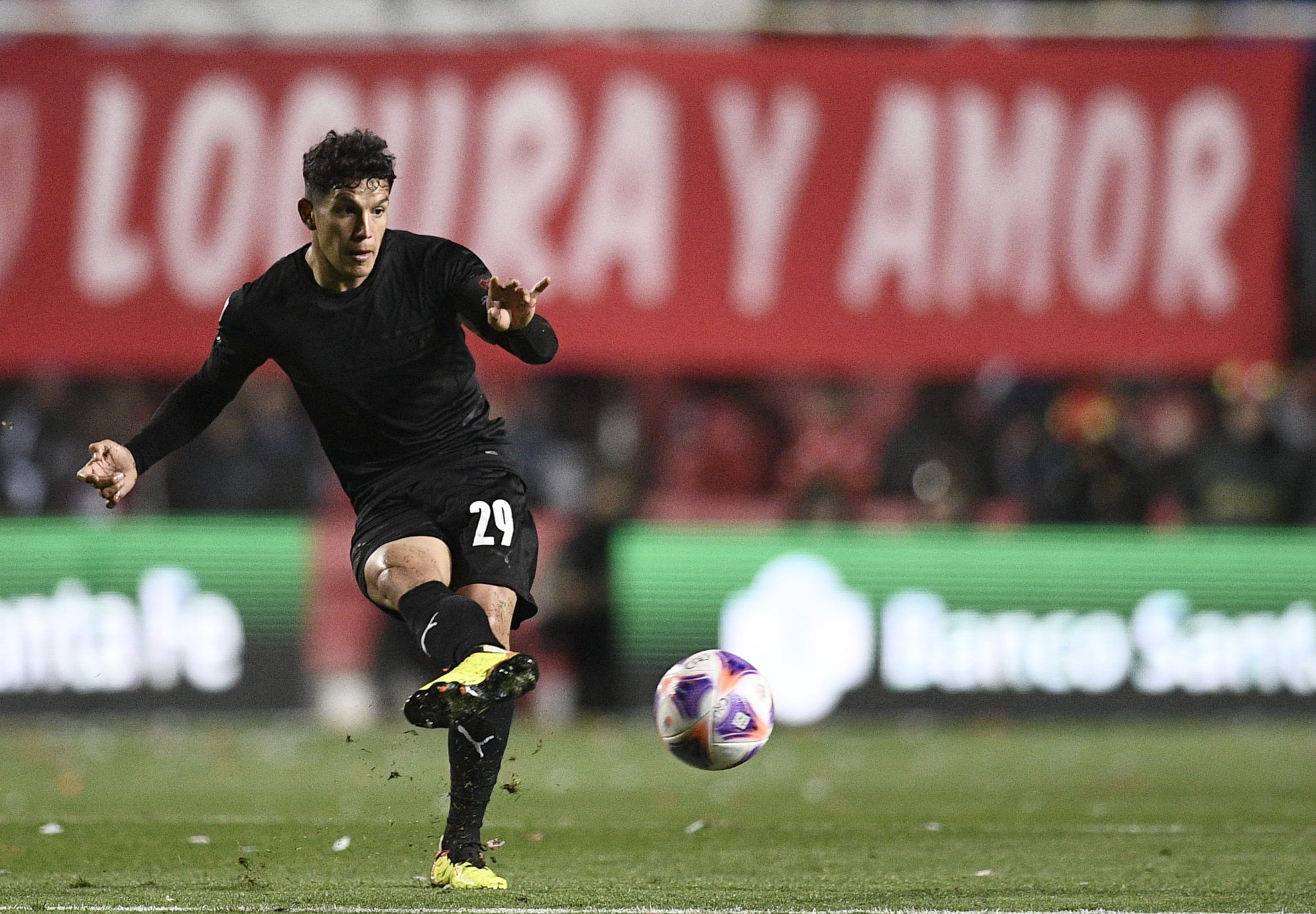 Lucas Romero anotó otro gran gol para Independiente.