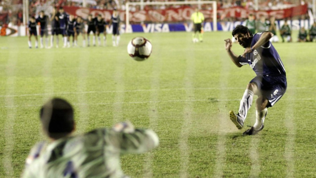 Los hinchas de Independiente nunca olvidaremos esa definición de Tuzzio ante Goías.