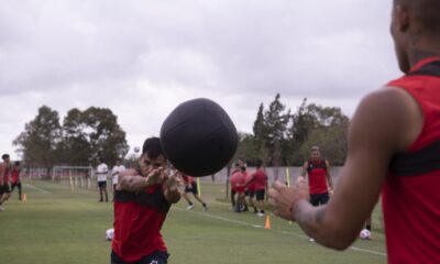 Un jugador titular de Independiente sufrió una golpe y es duda para enfrentar al Calamar