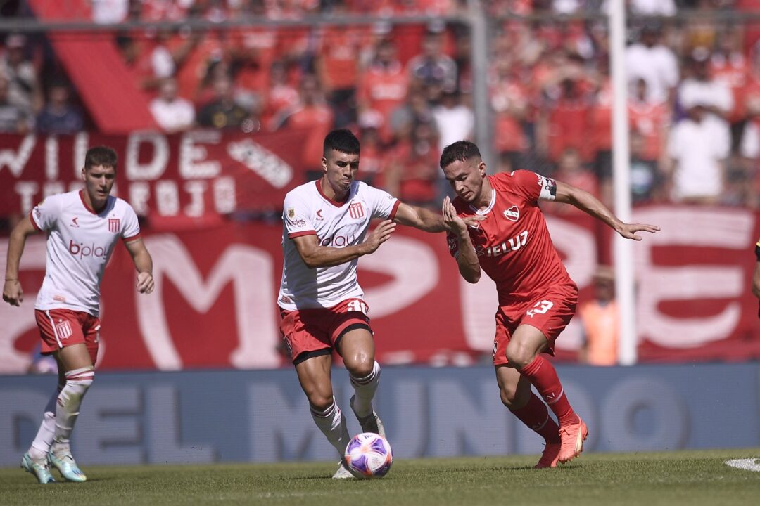 Iván Marcone no pudo hacer pie en el mediocampo de Independiente.
