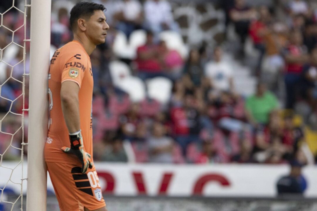 El Pachuca salió a bancar a Ustari, ex Independiente.