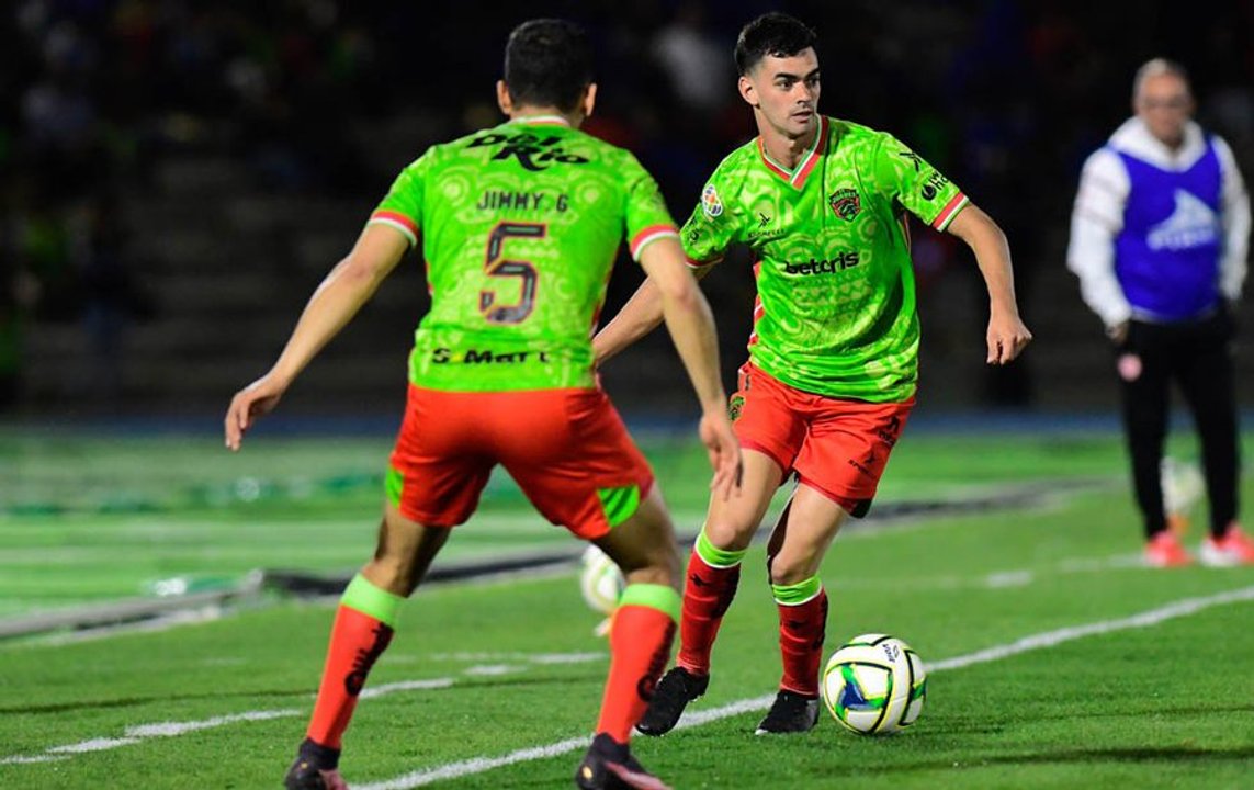 Alan Soñora quedó con el pase en su poder.