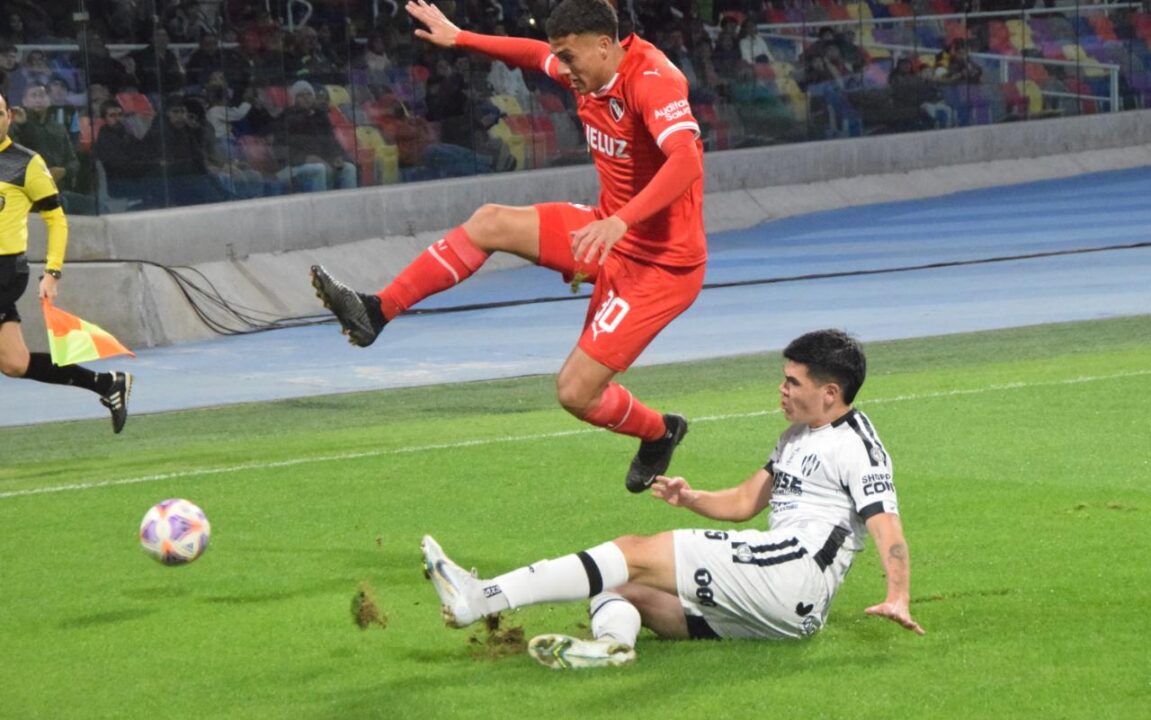 Independiente tuvo que batallar ante Central Córdoba.