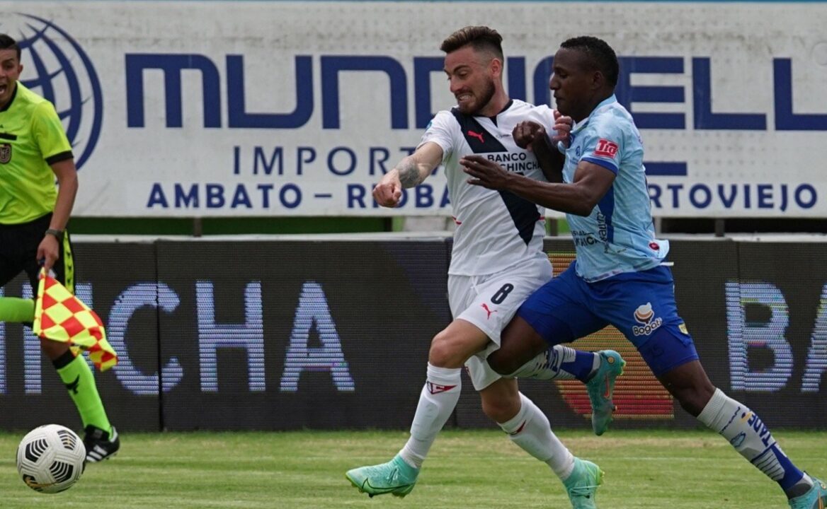 Liga de Quito le ofreció a Independiente hace un mano a mano entre Cazares y González.