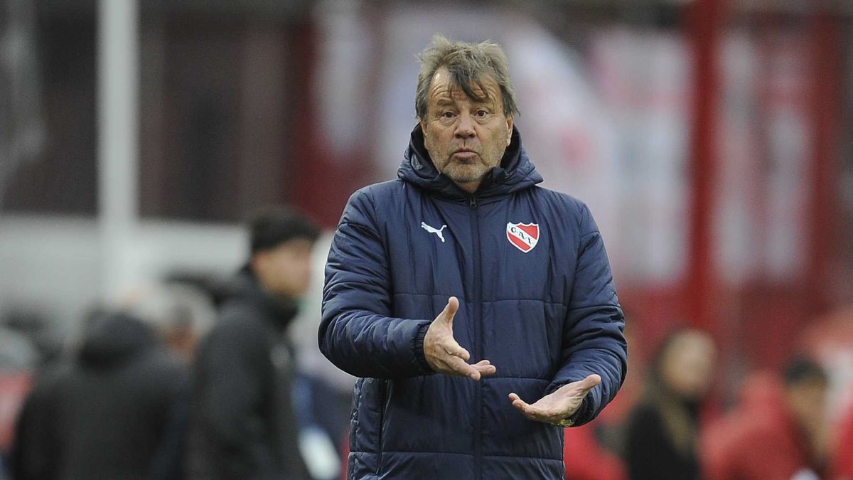 Ricardo Zielinski dejó de ser el entrenador de Independiente.