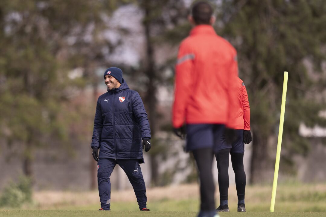 Los once que se imagina Tévez para enfrentar a Estudiantes