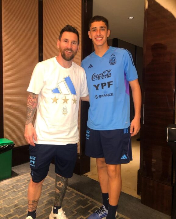 Morro junto a Messi.
