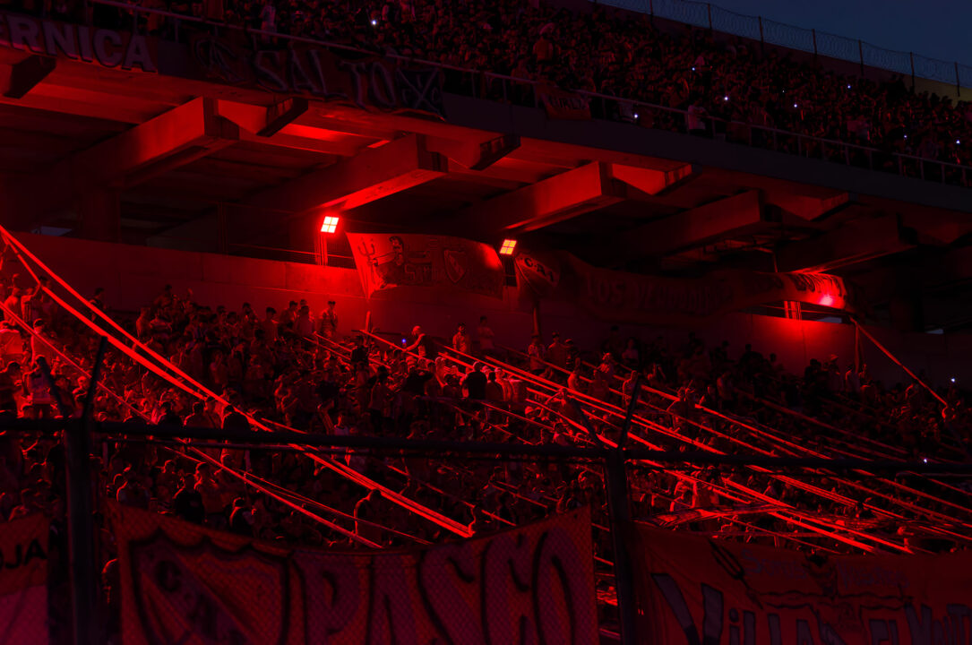 APREVIDE analiza sancionar el estadio de Independiente.