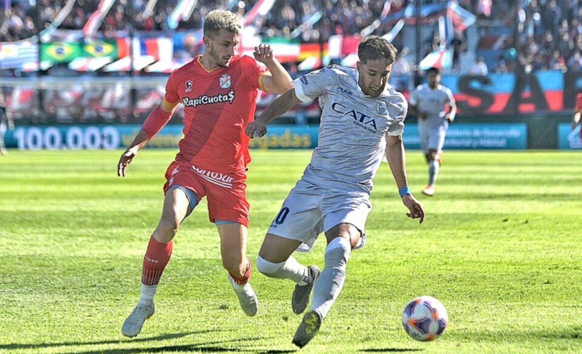 Independiente quiere a Sporle, lateral de último paso por Arsenal.