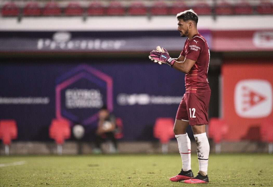 Renzo Bacchia deja Independiente para seguir su carrera en Uruguay.