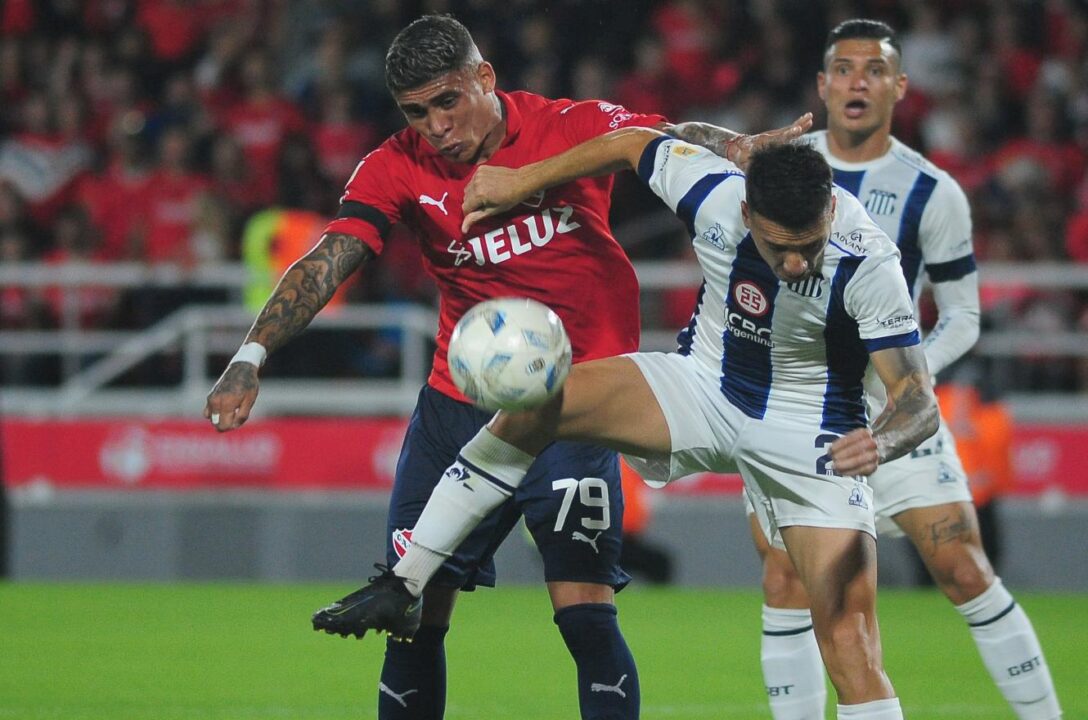 Ayrton Costa es uno de los futbolistas que podría marcharse de Independiente.
