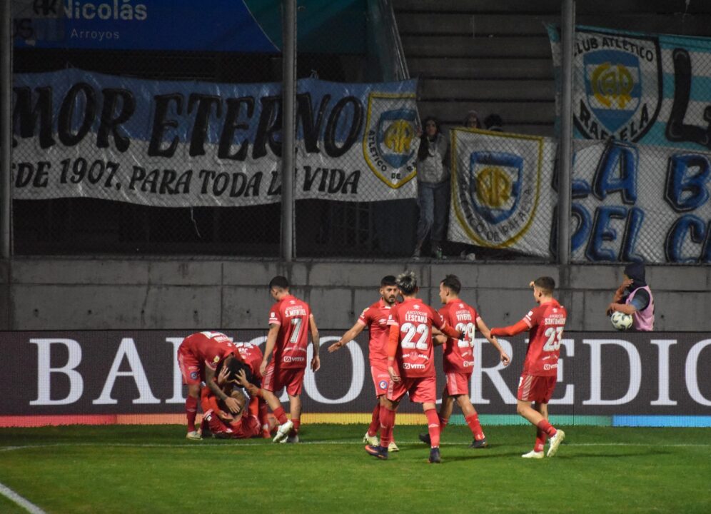 Independiente averiguó por dos futbolistas de Argentinos Juniors