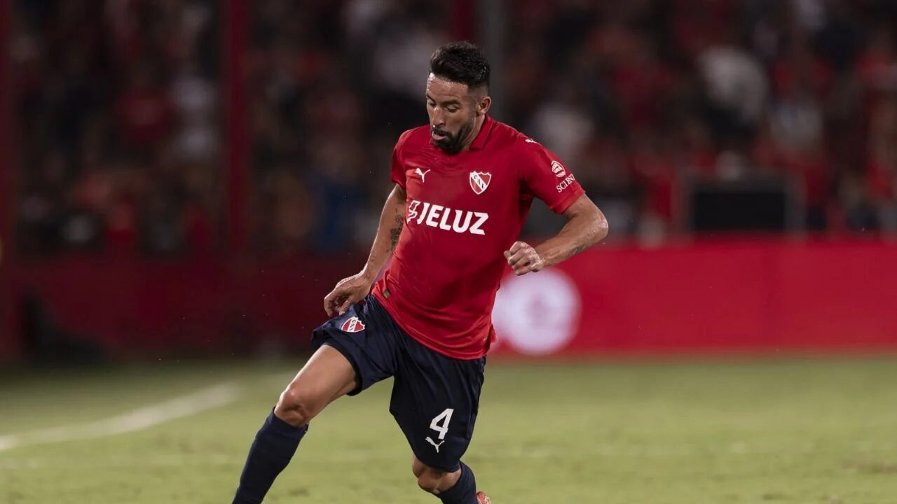 Independiente recibirá una compensación por la salida de Mauricio Isla.