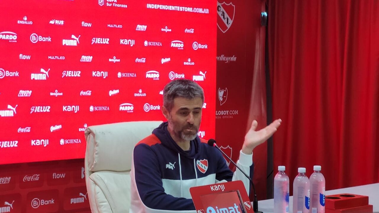 Julio Vaccari tomó la palabra luego del clásico.