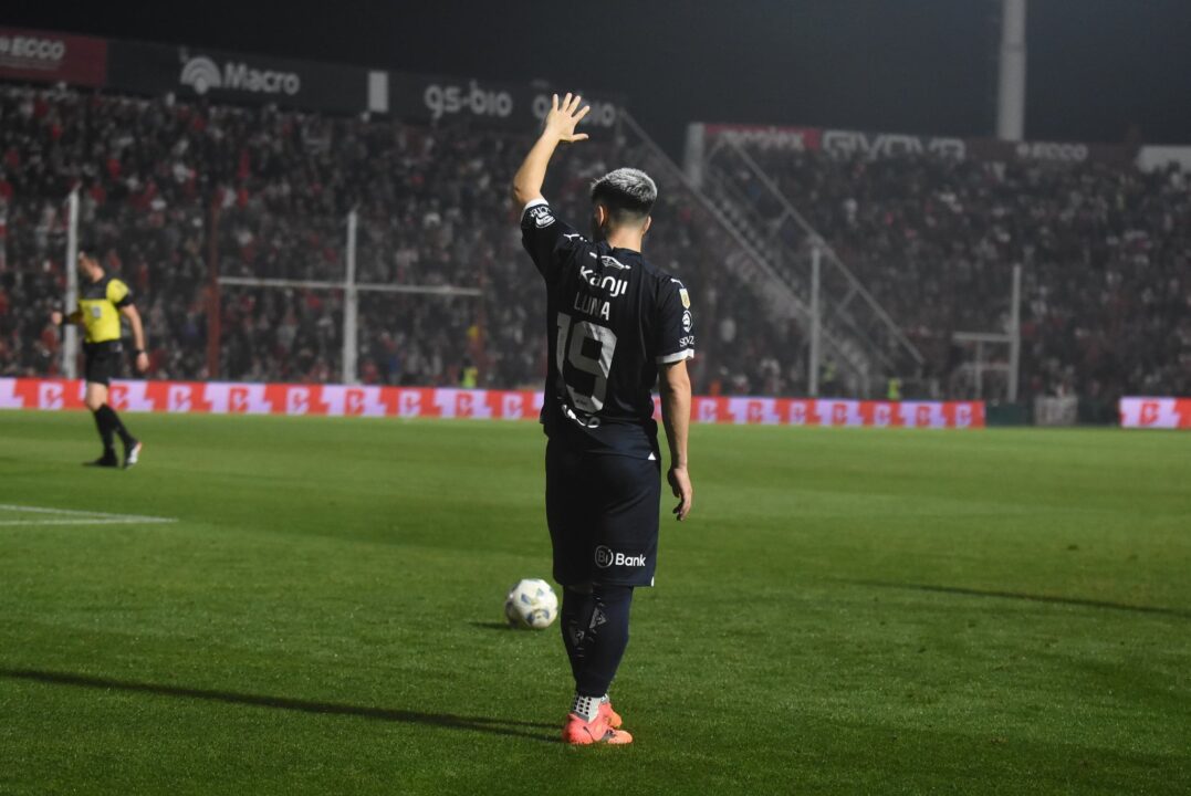 El cuerpo técnico de Independiente volverá a contar con Luna de cara al próximo fin de semana.