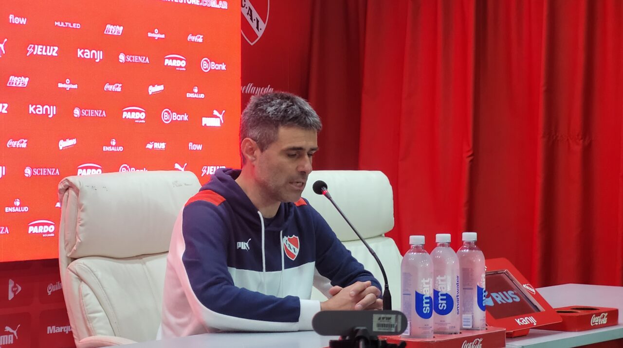 Julio Vaccari habló en conferencia de prensa.