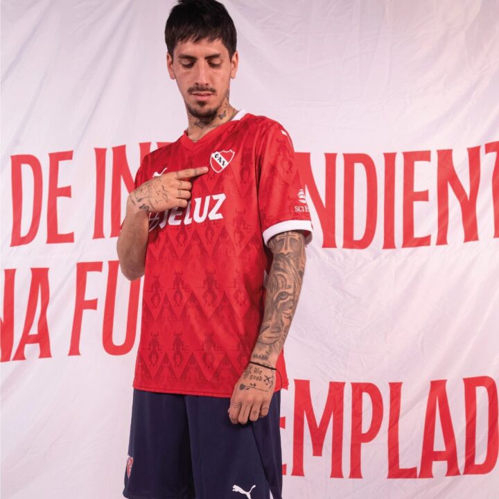 Así es la nueva camiseta de Independiente.