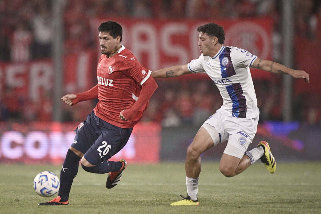 Independiente se midió ante el Tomba en Avellaneda.