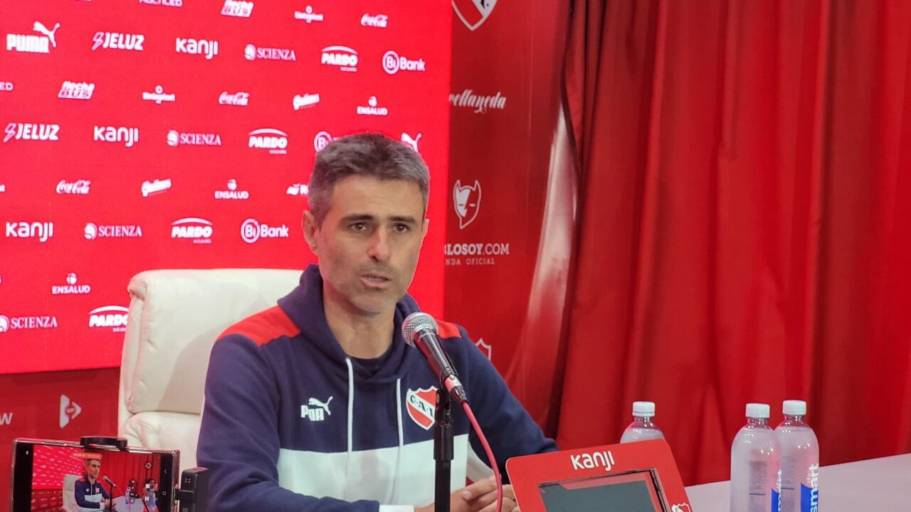 Julio Vaccari habló en conferencia de prensa.