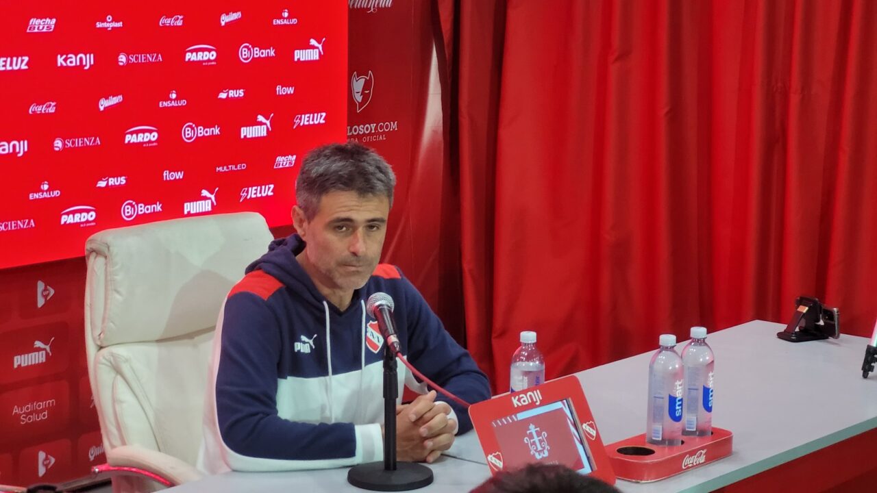 Julio Vaccari habló en conferencia de prensa.