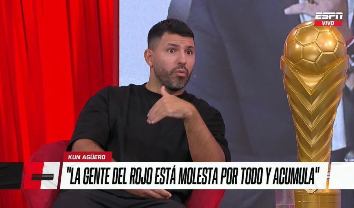 Agüero rompió el silencio y tiró varios dardos