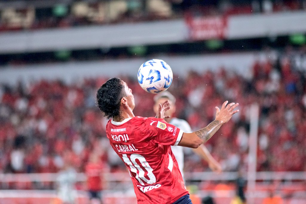 Vaccari piensa en darle pista a Luciano Cabral ante Talleres.