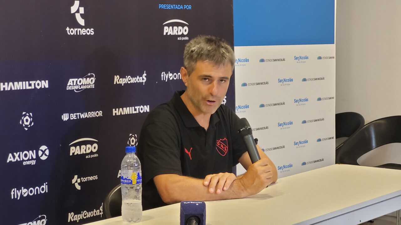 Julio Vaccari habló en conferencia de prensa.