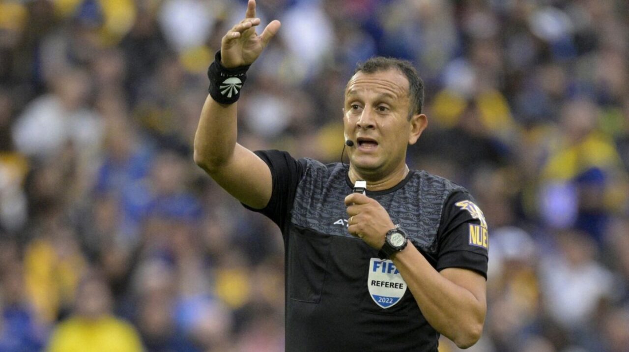 Darío Herrera va a dirigir el partido entre Independiente y Vélez.