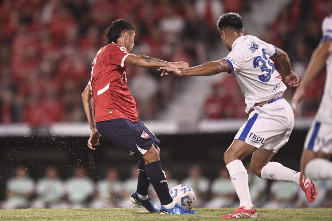 Luciano Cabral la rompió y fue la figura ante Velez.