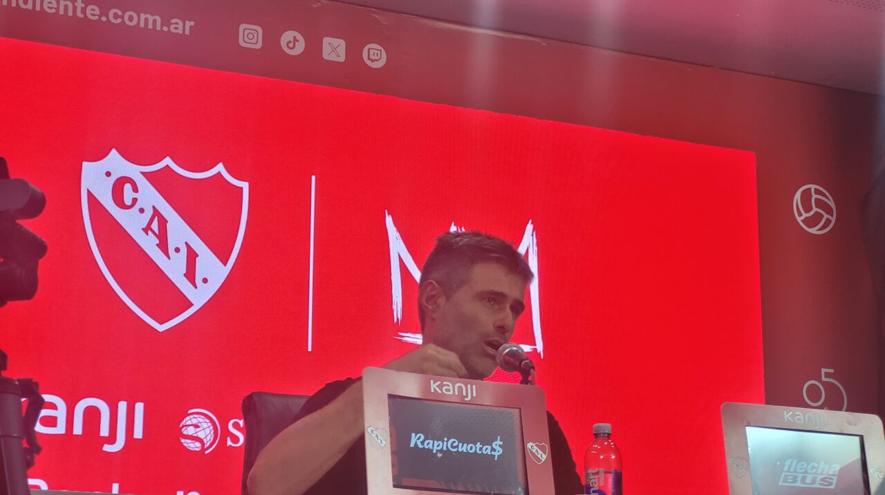 Julio Vaccari habló en conferencia de prensa.