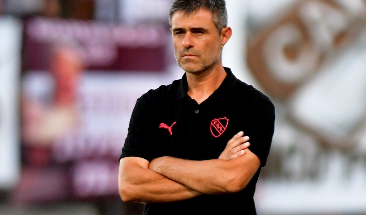 Julio Vaccari deberá retocar la mitad de la cancha.