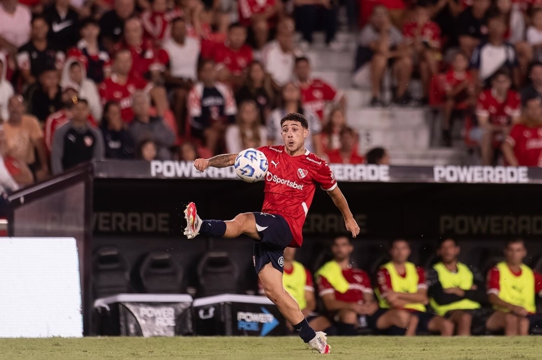 Santiago Montiel entrenó a la par en el último entrenamiento de Independiente.
