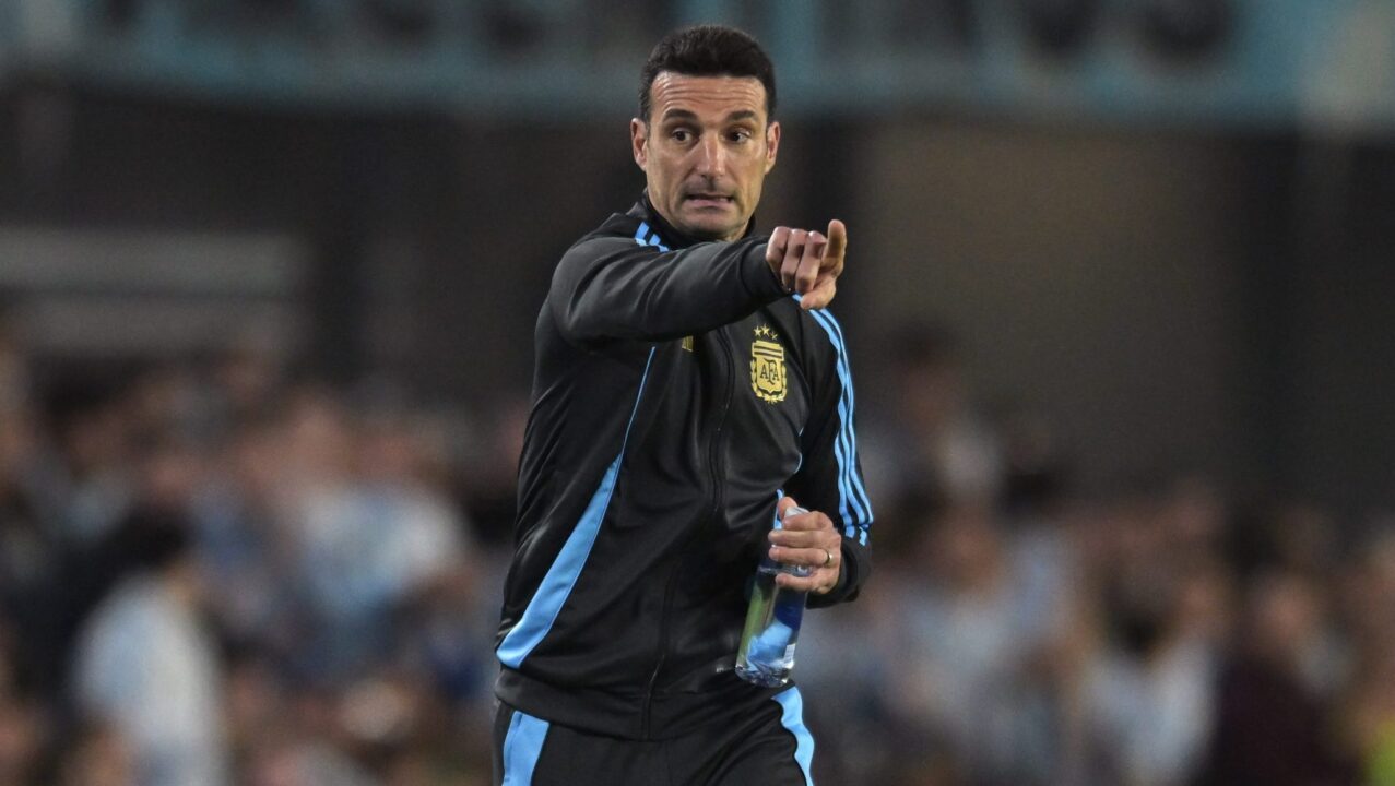 Scaloni está observando a un jugador de Independiente