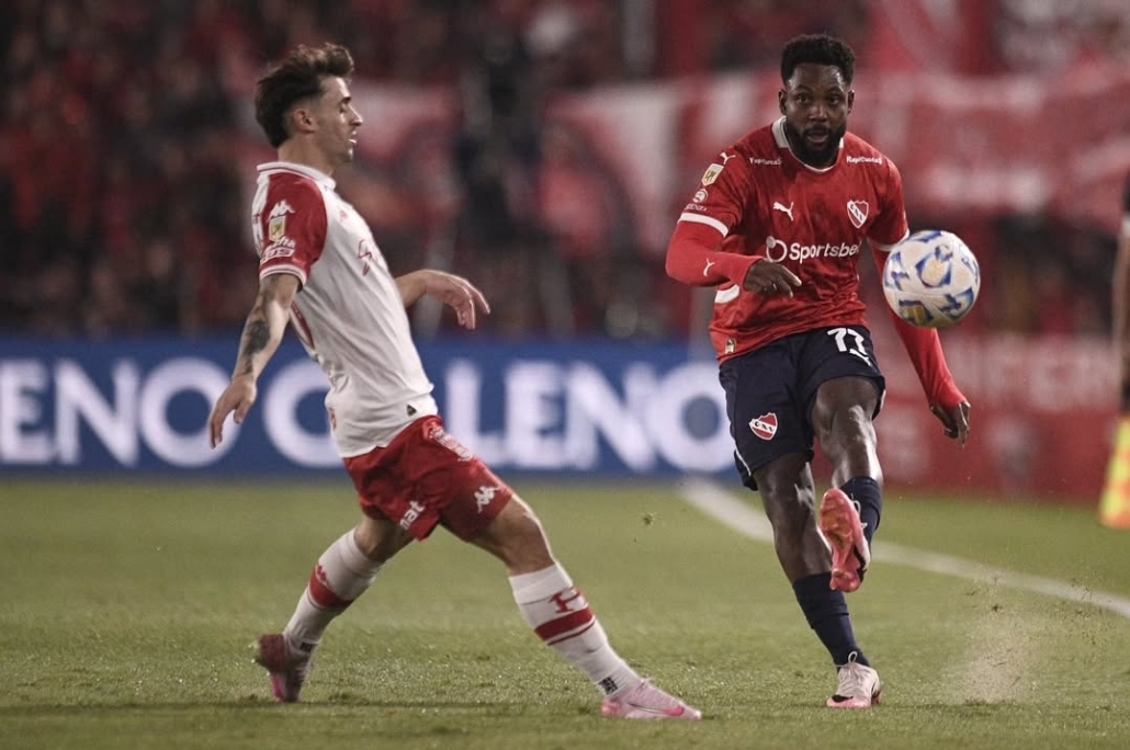 Independiente tuvo un encuentro muy parejo ante Huracán.
